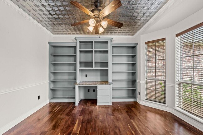 Building Photo - 365 Green Park Dr