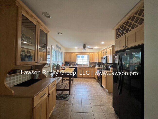 Building Photo - Lovely 4 Bedroom 3 Bath Home in South Roanoke