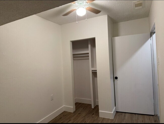Building Photo - 16814 Barcelona Dr