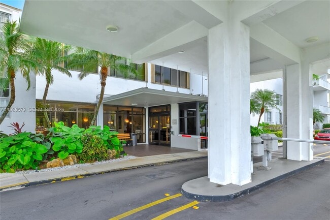 Building Photo - 2801 NE 183rd St