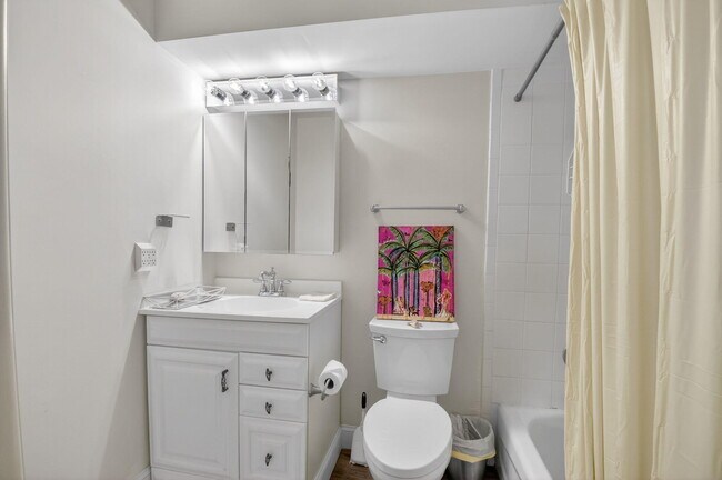 Building Photo - 111 Normandy Ln