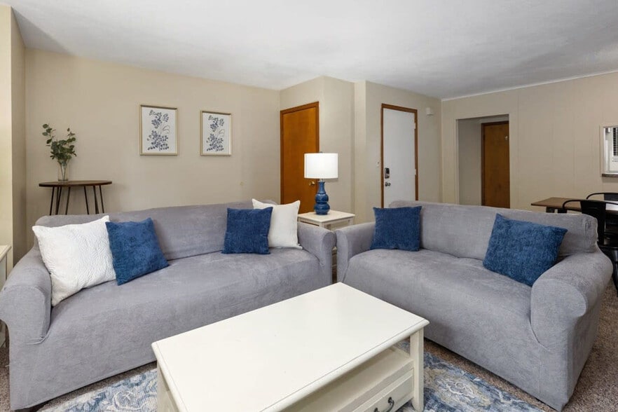 Building Photo - 6542 Bella Vista Dr NE