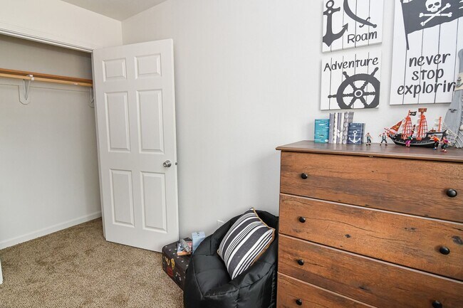 Building Photo - 3 Bedroom, Single-story Townhomes for rent...