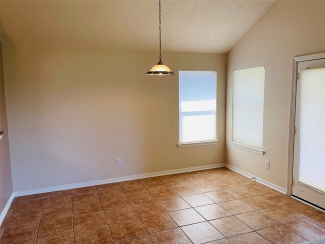 Building Photo - 10723 Lake Riata Ln