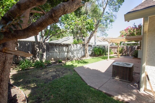 Building Photo - 767 Raven Dr