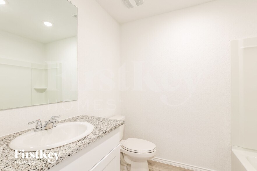 Building Photo - 10627 Erinita Way