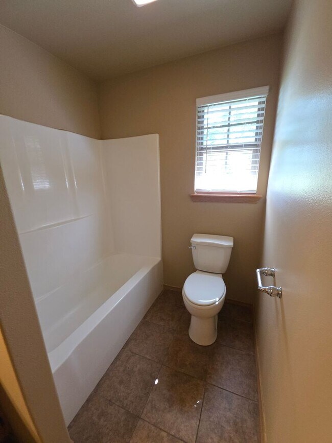 Building Photo - 619 Resimont Dr