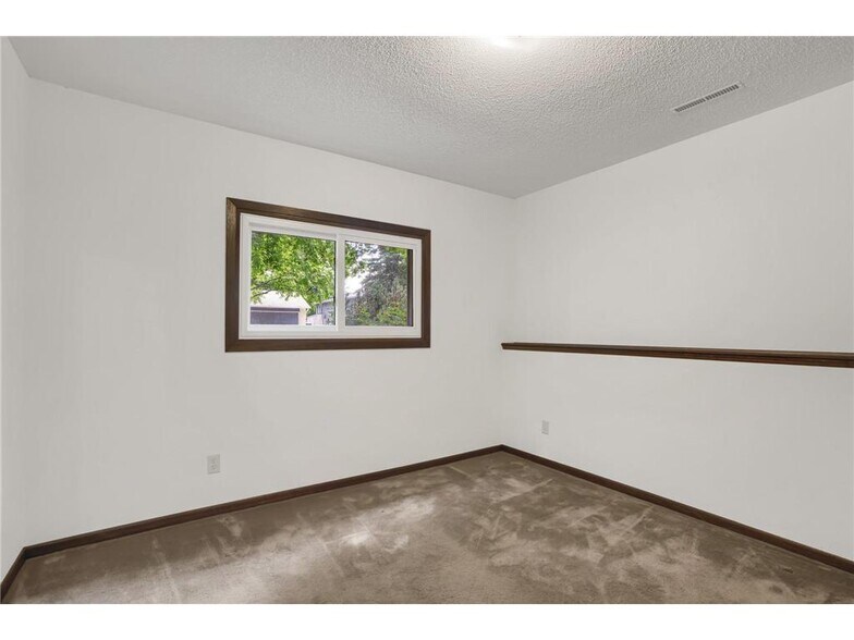 Building Photo - 9937 Deerwood Ln N