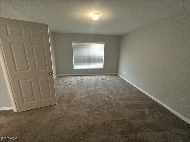 Building Photo - 3921 NE 15th Pl