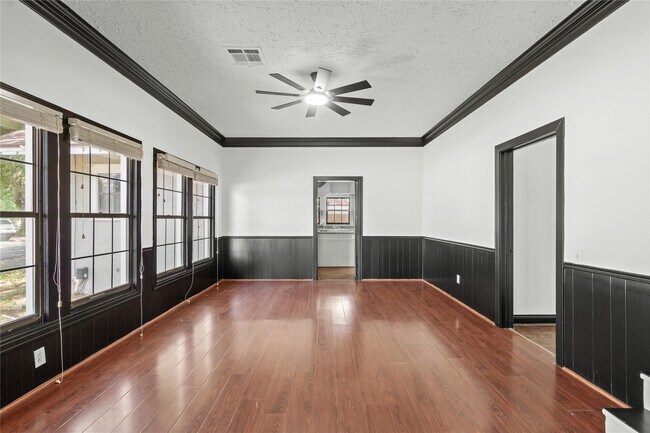 Building Photo - 30318 2nd St