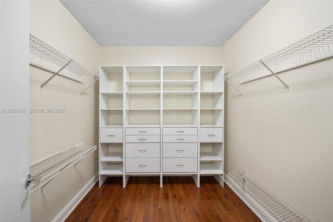 Building Photo - 765 Crandon Blvd