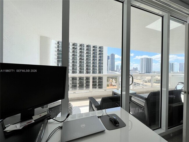 Building Photo - 1717 N Bayshore Dr