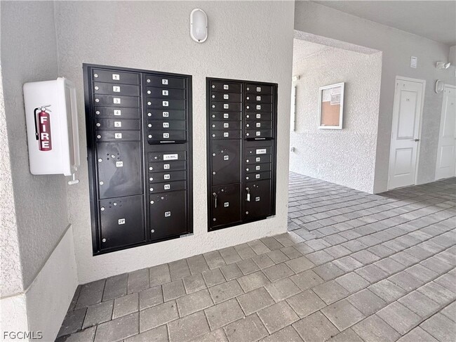 Building Photo - 15285 Grn Acrs Ave