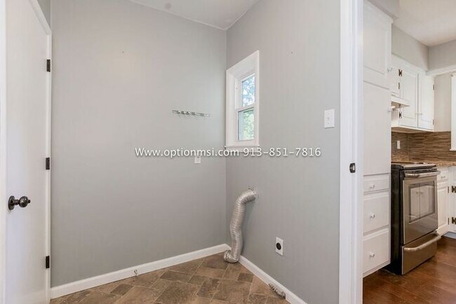 Building Photo - Fantastic four-bedroom ranch in the heart ...