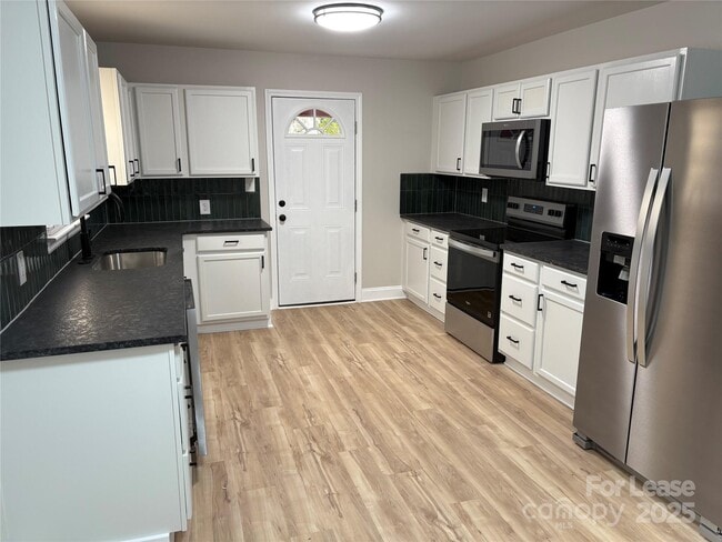 Building Photo - 1222 Long Shoals Rd