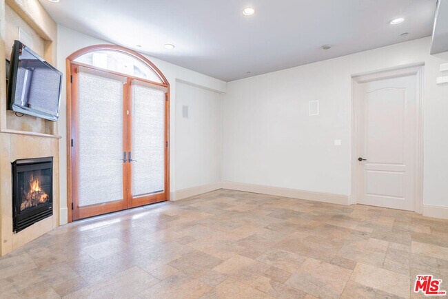 Building Photo - 16123 Sunset Blvd