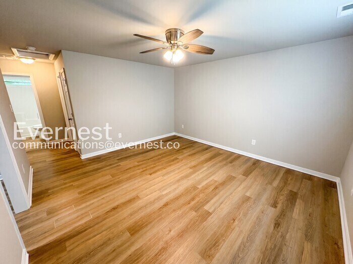 Building Photo - 15801 Meridian Ave