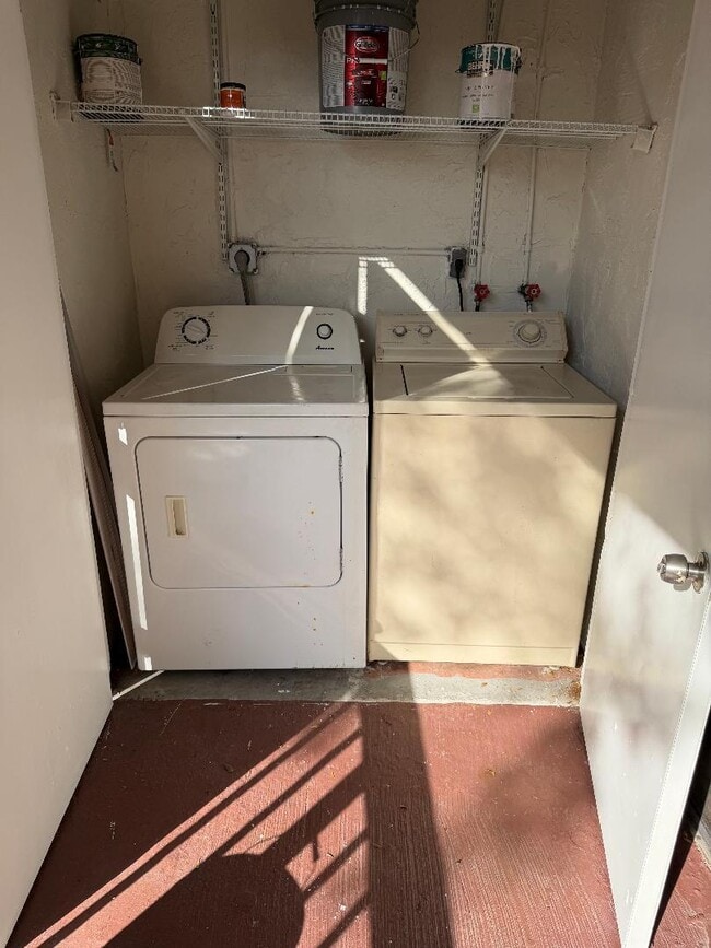 Building Photo - 6043 10th Ave N