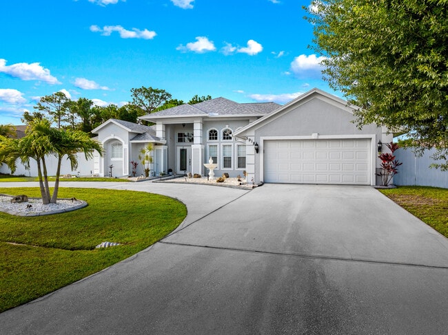 Building Photo - 5918 NW Hann Dr