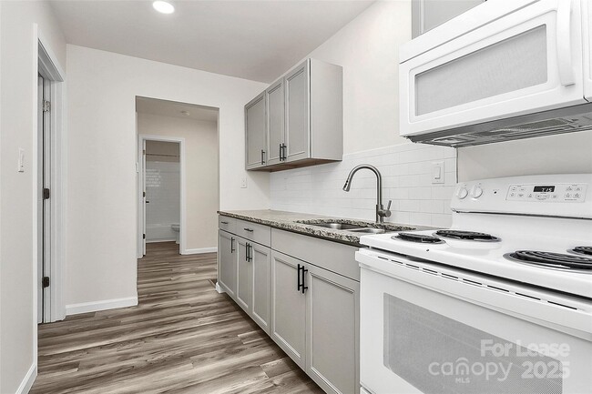 Building Photo - 2825 Morson St