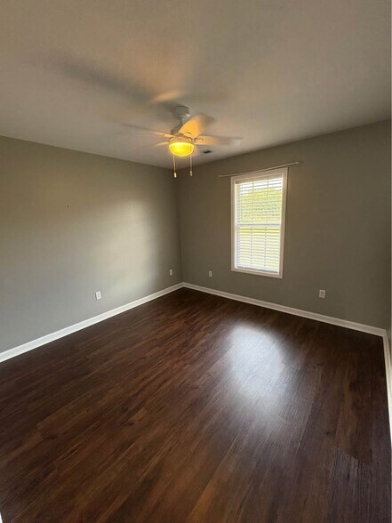 Building Photo - 127 Tine Ln