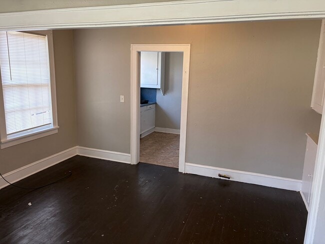 Building Photo - Beautiful 1 Bedroom Highland Duplex with bonus flex room!