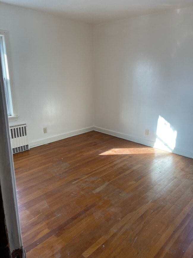 Bedroom - 3417 Grover St
