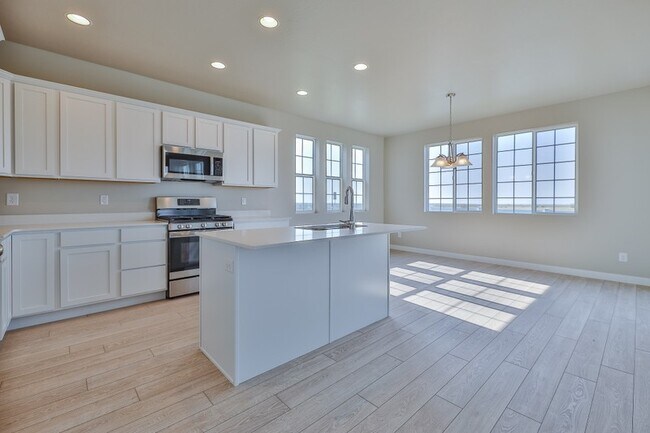 Building Photo - 1062 W Osprey Dr