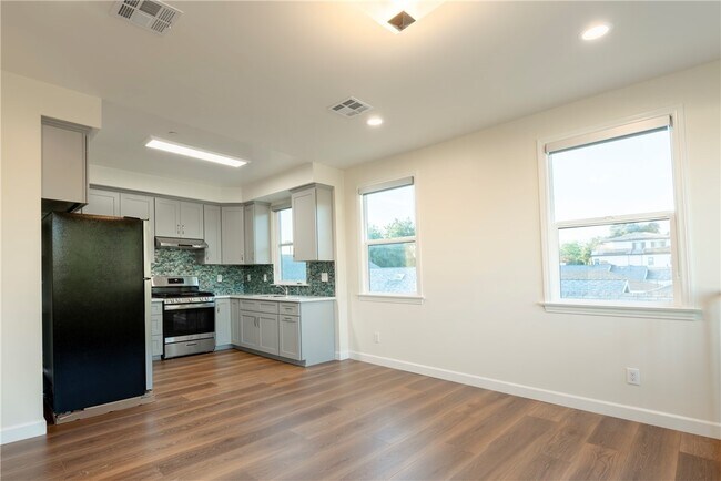 Building Photo - 5922 Encinita Ave