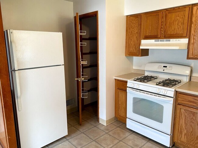 Building Photo - Nice sized Two Bedroom House!