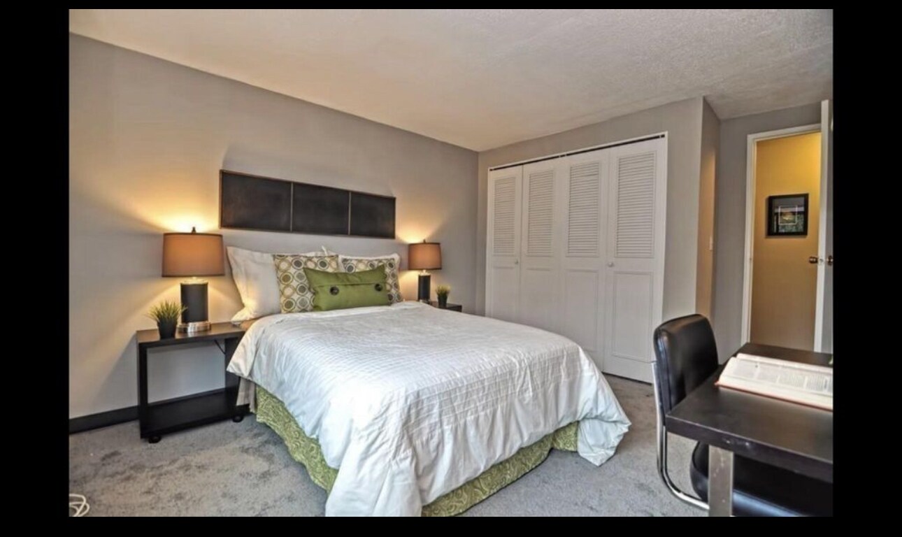 Building Photo - 688 Boston Post Rd E