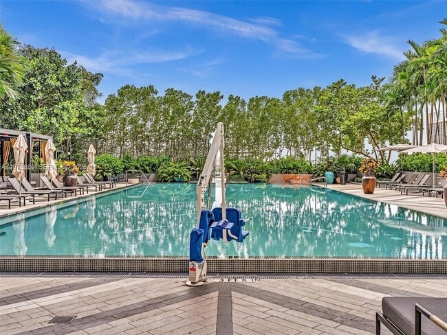 Building Photo - 121 NE 34th St