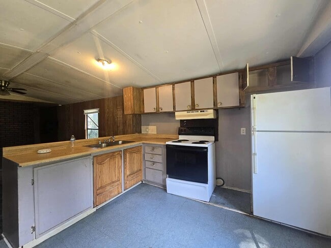 Building Photo - 1380 Mapleash Ave