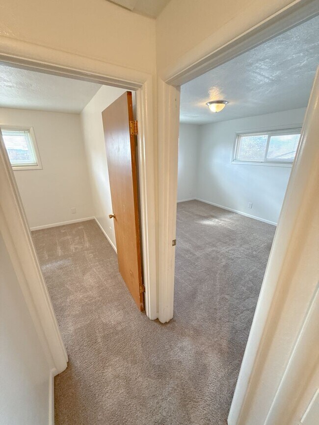 Building Photo - 3 Bedroom, 1.5 Bath House in Pacific Terrace neighborhood