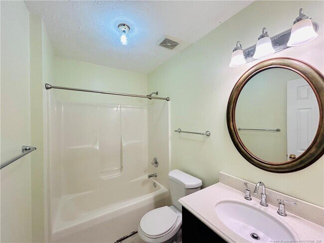 Building Photo - 205 Sparrow Dr