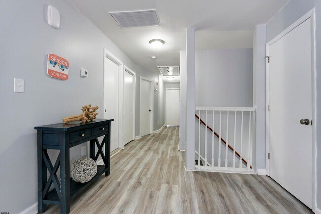 Building Photo - 9 N Weymouth Ave