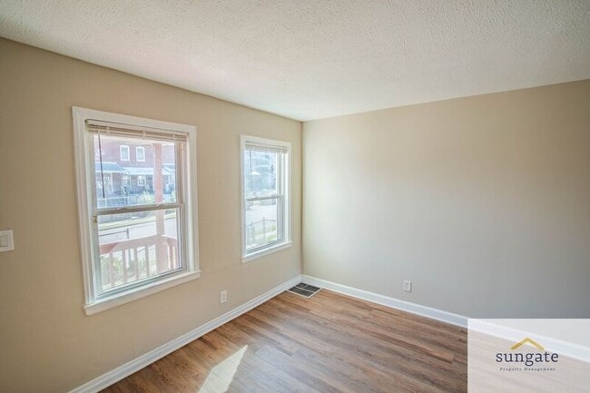 Building Photo - 5318 Patrick Henry Dr