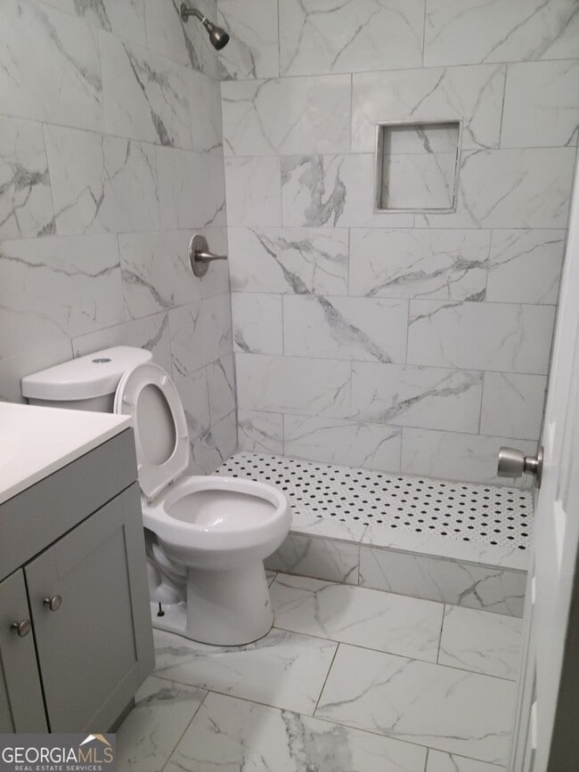 Building Photo - 2120 Fieldstone View Ct SE