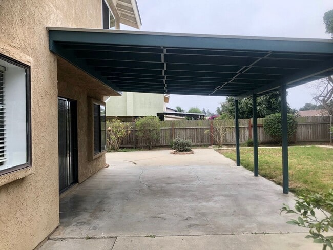 Building Photo - Oxnard | 4 bedroom + 2.5 bathroom Single F...