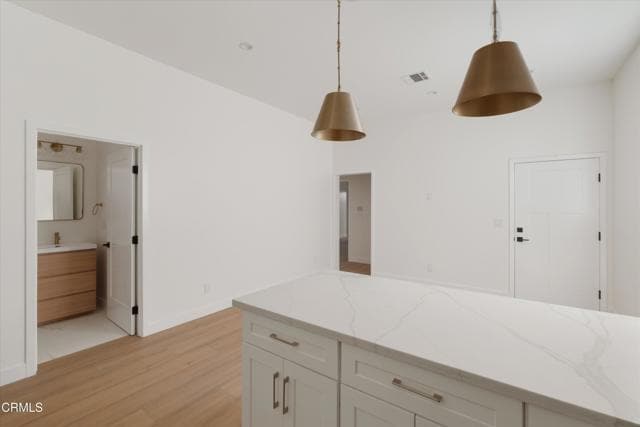 Building Photo - 10558 Encino Ave