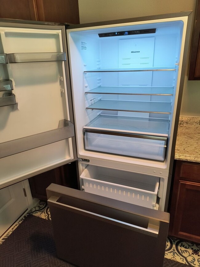 Building Photo - GORGEOUS REMODELED 3 BEDROOM 2 BATH