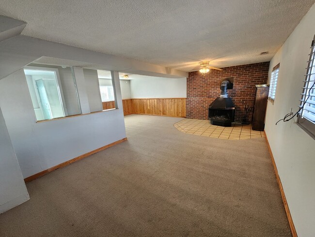 Building Photo - Shop-Ready 4BR Home with Lift-Ready Detached Garage & RV Parking Near Downtown Firestone