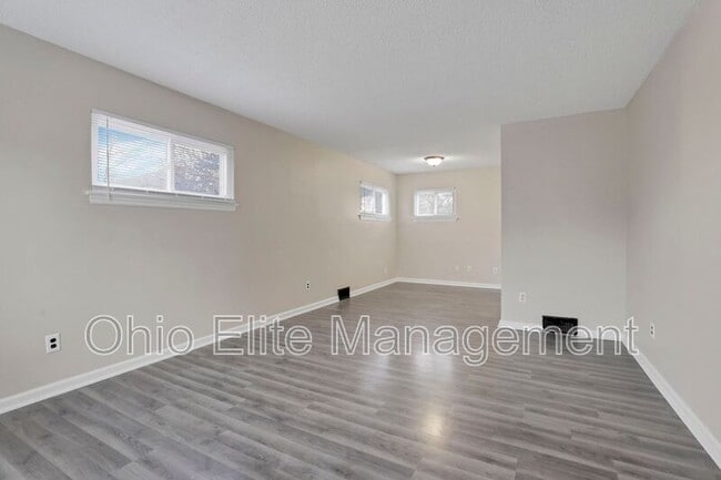 Building Photo - 898 Racine Ave