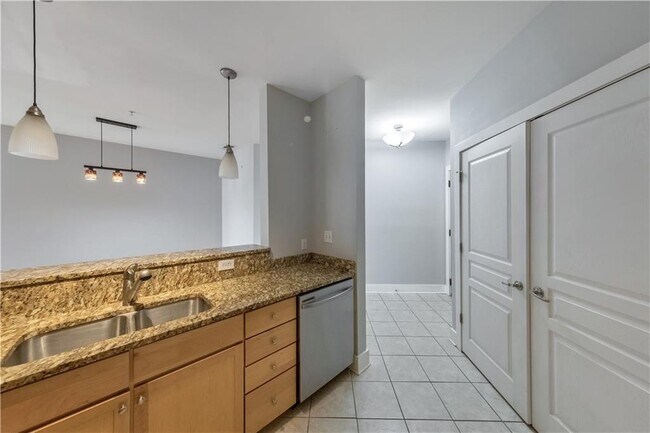 Building Photo - 799 Hammond Dr NE