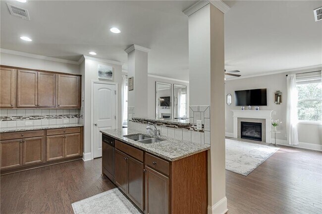 Building Photo - 6896 Big Sky Dr