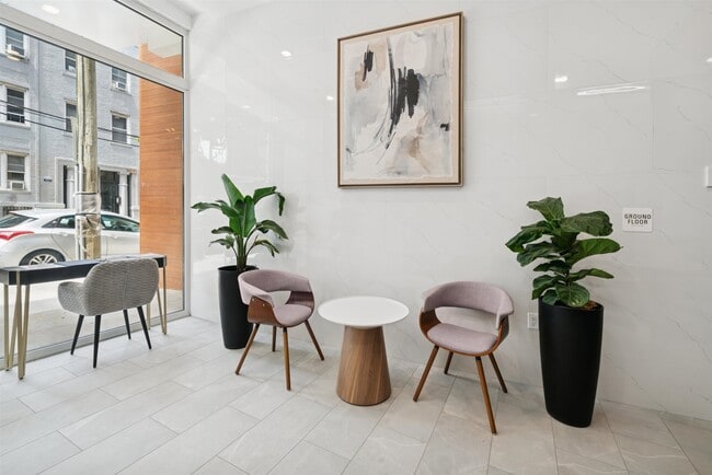 Building Photo - 32 Jones St