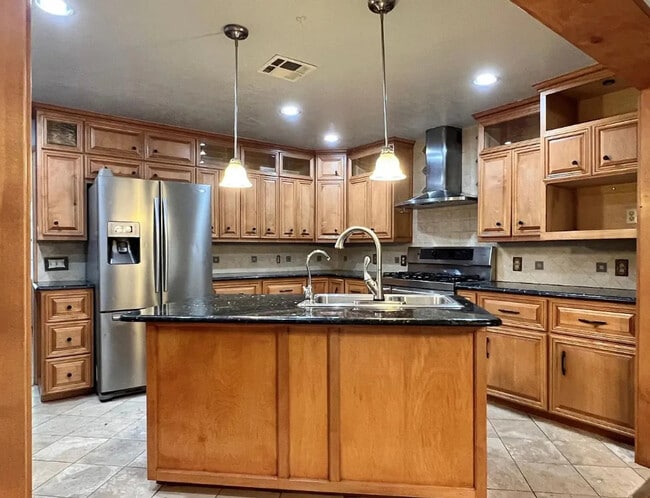 Building Photo - 910 Garver St