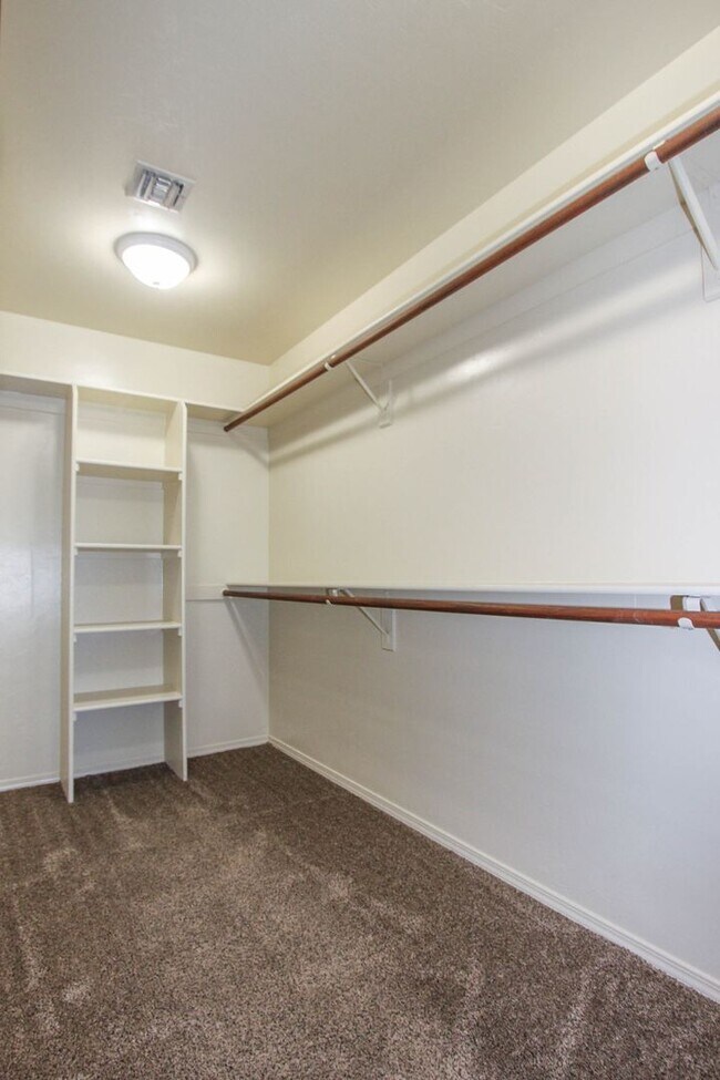 Building Photo - 8509 E Leigh Dr