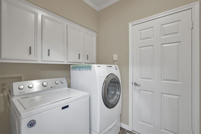 Building Photo - 3303 Pine Chase Dr