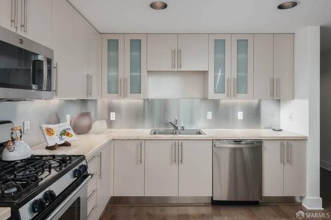 Building Photo - 200 Brannan St